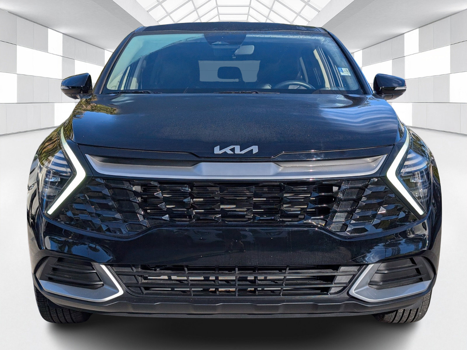 Used 2025 Kia Sportage EX image 2
