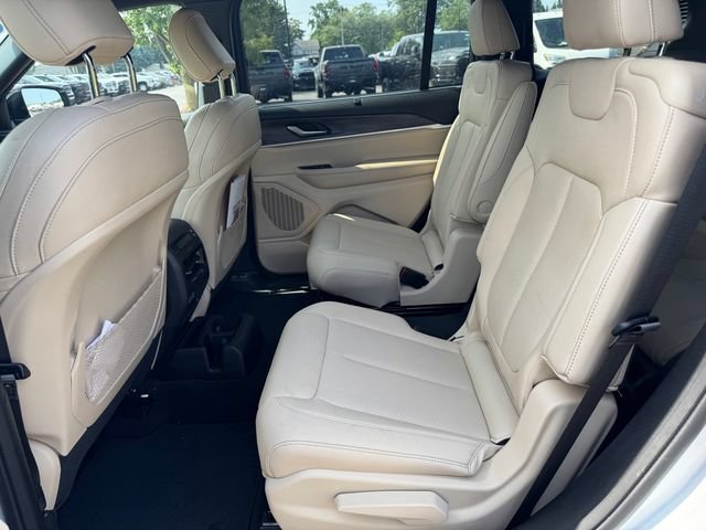 Certified 2023 Jeep Grand Cherokee L Limited w/ Luxury Tech Group II AWD/4WD image 21