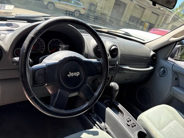 Used 2007 Jeep Liberty Sport AWD/4WD image 17