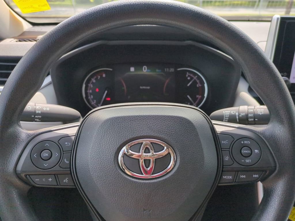 Used 2023 Toyota RAV4 XLE image 31