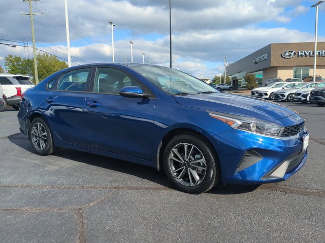 Used 2023 Kia Forte LXS w/ LXS Technology Package FWD image 2