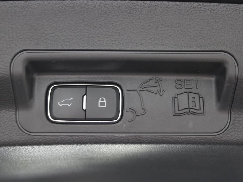 Used 2025 Ford Explorer ST-Line w/ ST-Line Street Pack AWD/4WD image 48