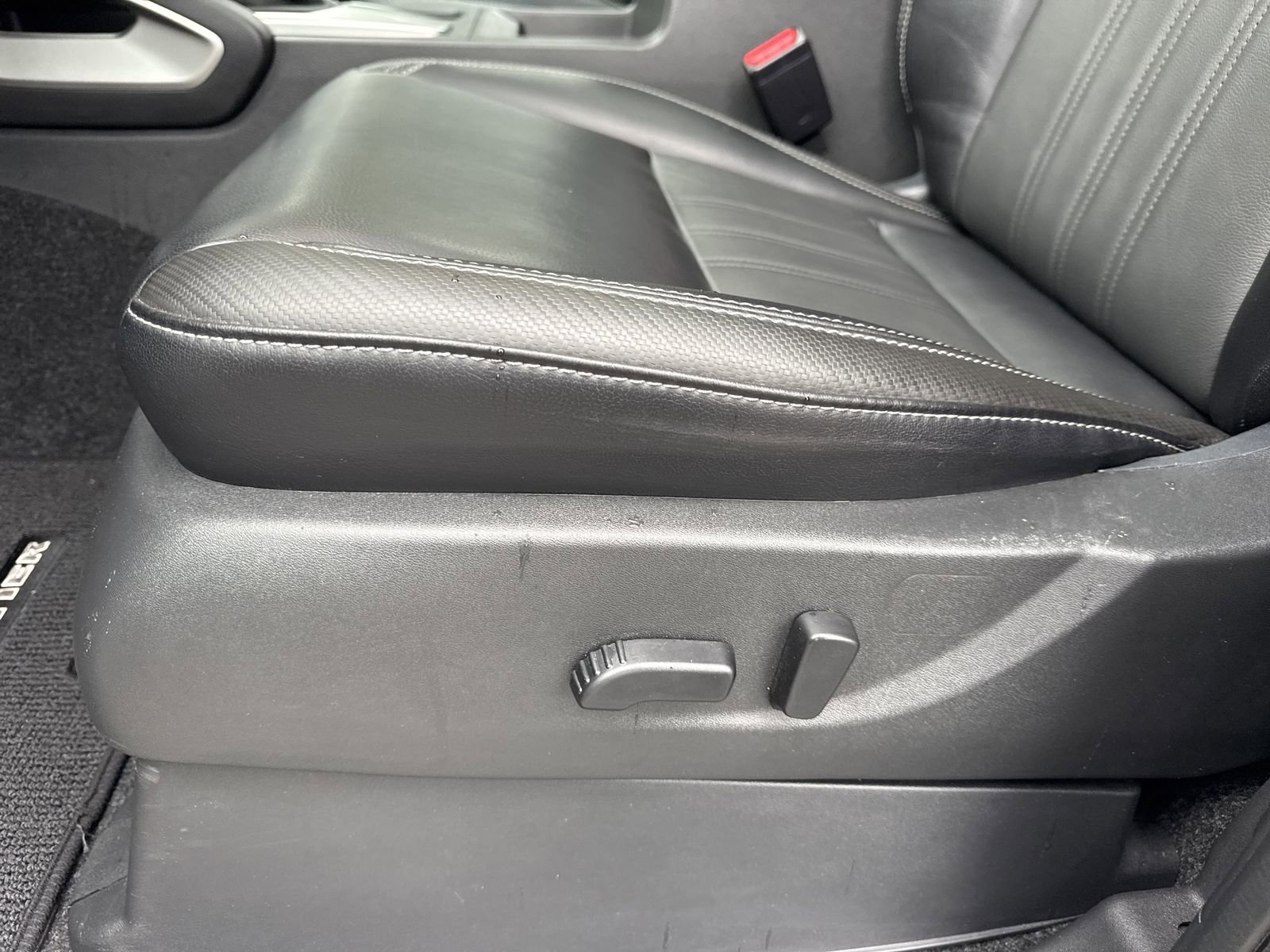 Used 2024 Nissan Frontier SL w/ Technology Package RWD image 19