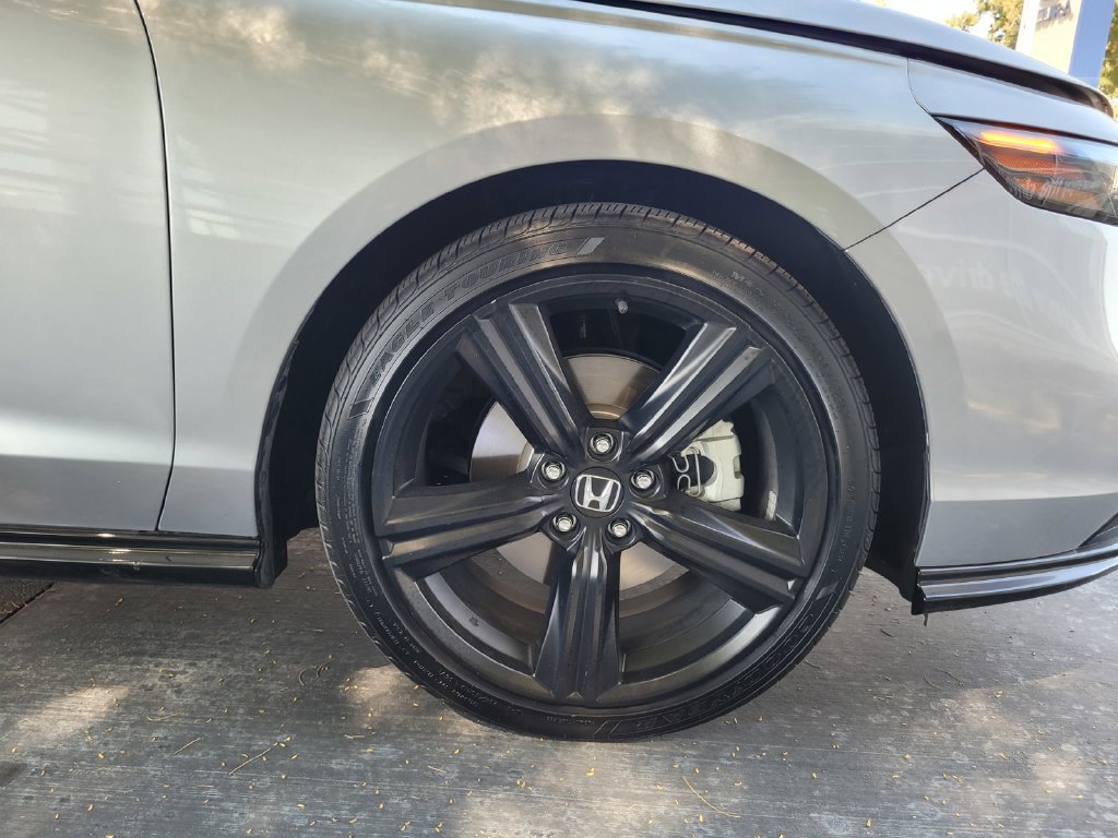 Used 2025 Honda Accord Sport image 39