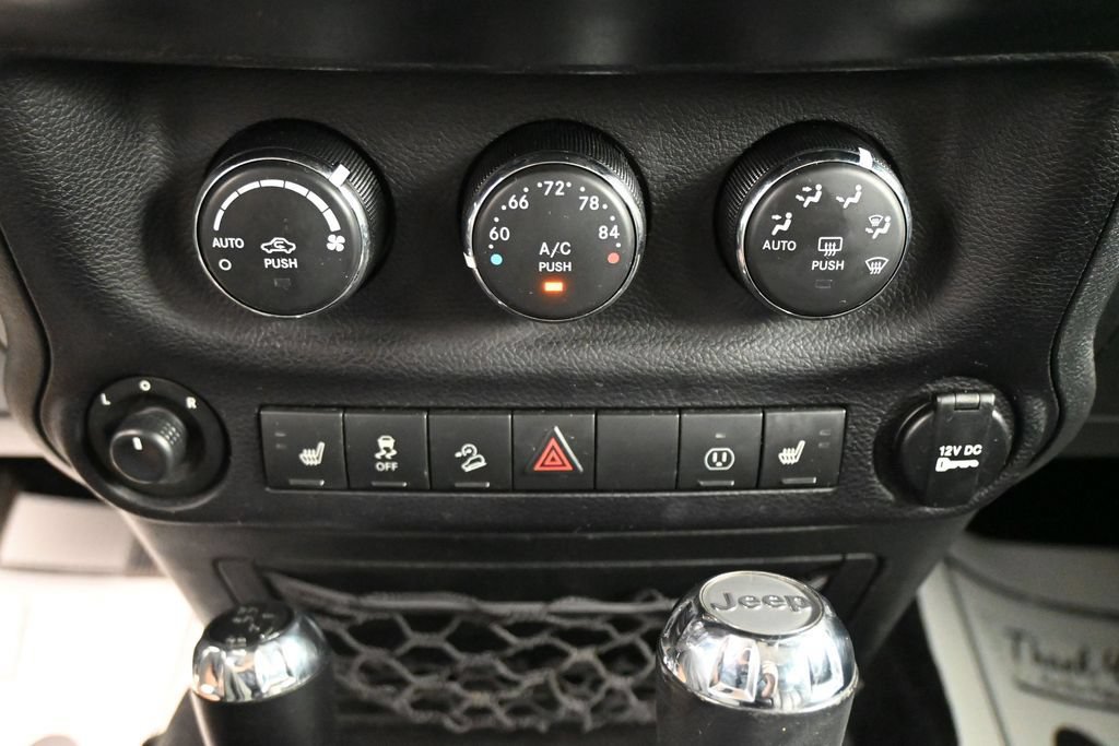 Used 2017 Jeep Wrangler Unlimited Sahara w/ Dual Top Group AWD/4WD image 14