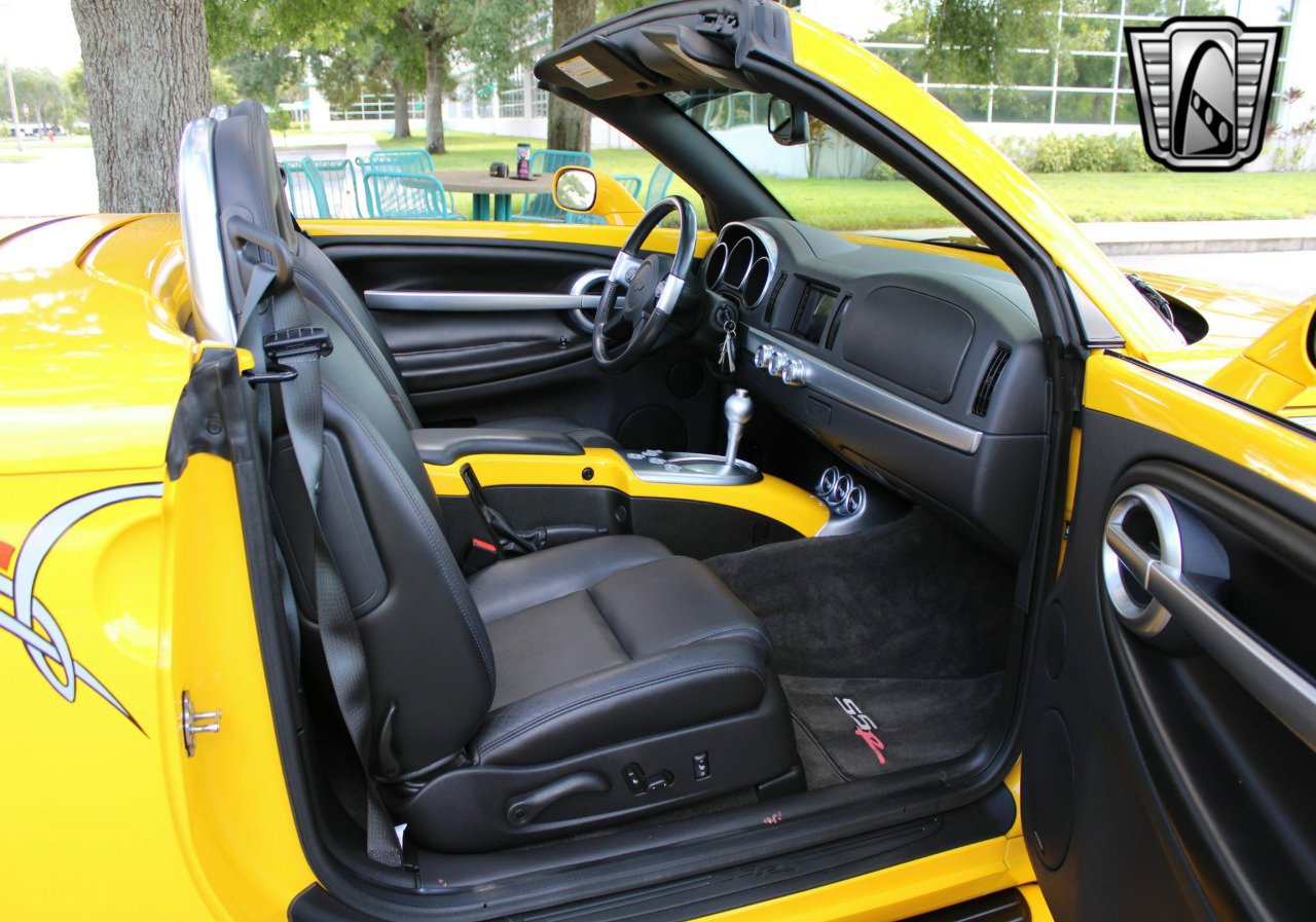 Used 2005 Chevrolet SSR w/ Preferred Equipment Group image 24