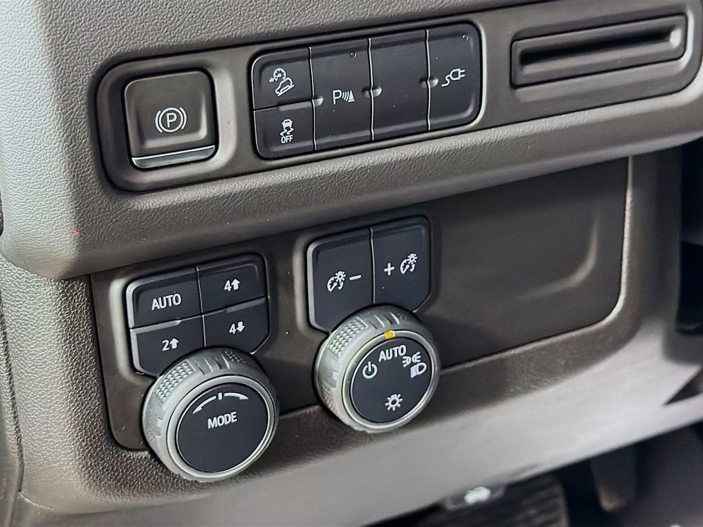 Used 2021 Chevrolet Tahoe Z71 AWD/4WD image 11