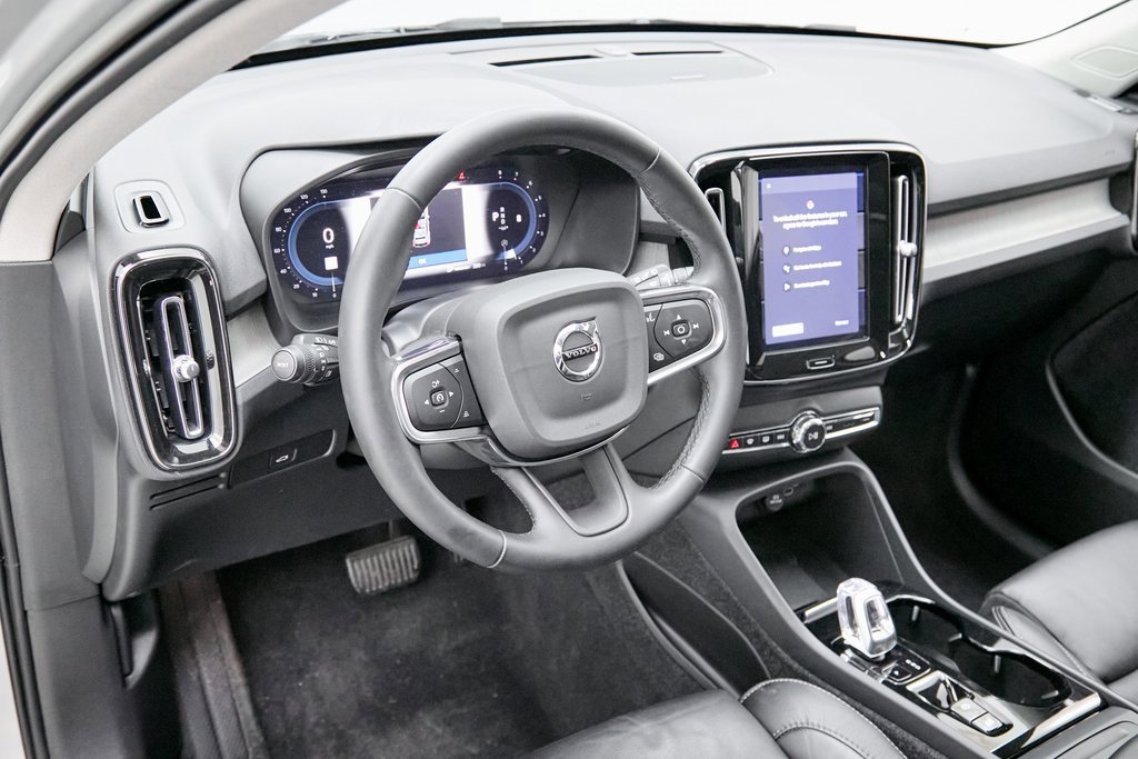 Used 2023 Volvo XC40 B5 Ultimate w/ Protection Package Premier image 13
