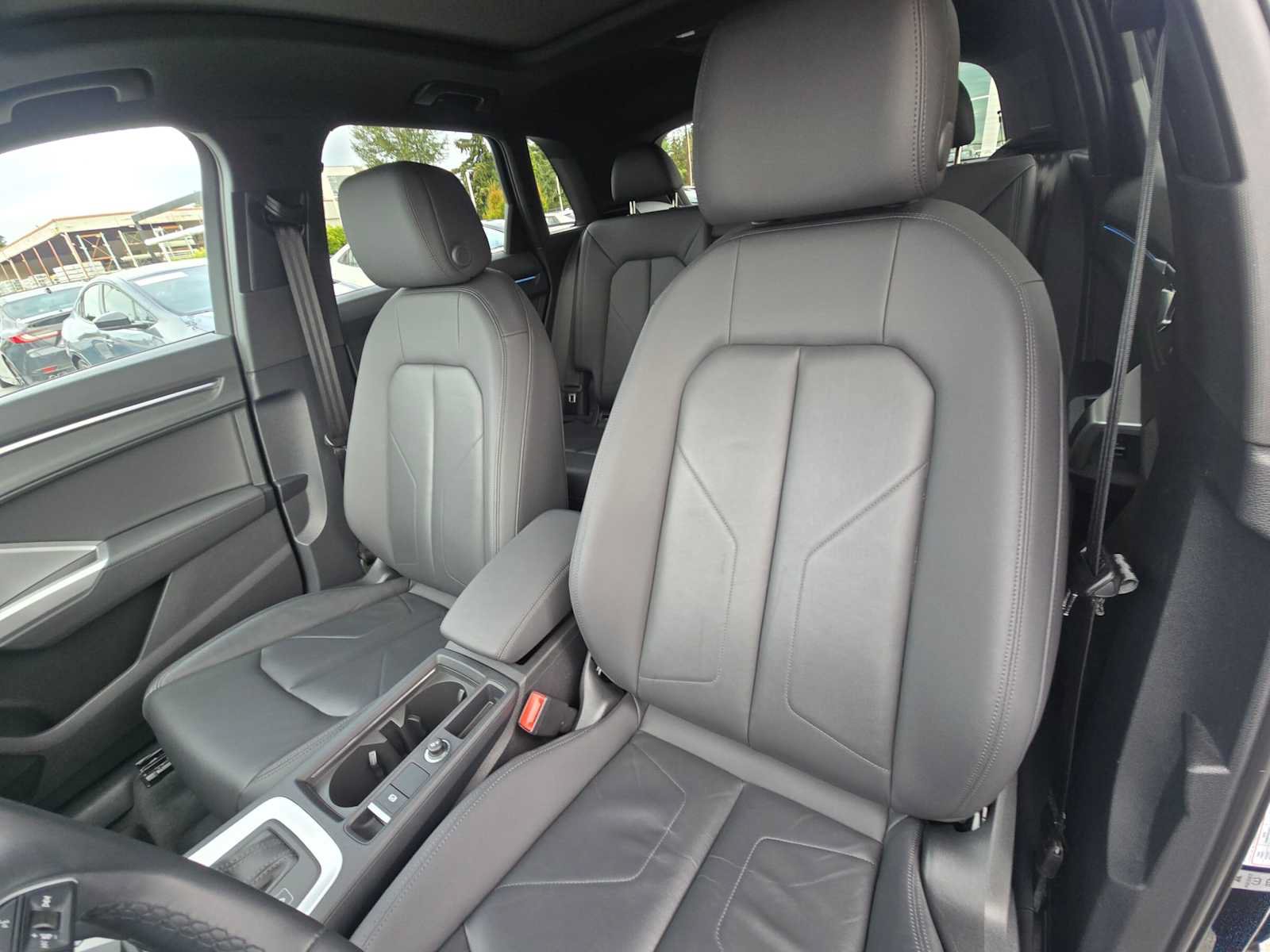 Used 2023 Audi Q3 2.0T Premium Plus w/ Premium Plus Package AWD/4WD image 22