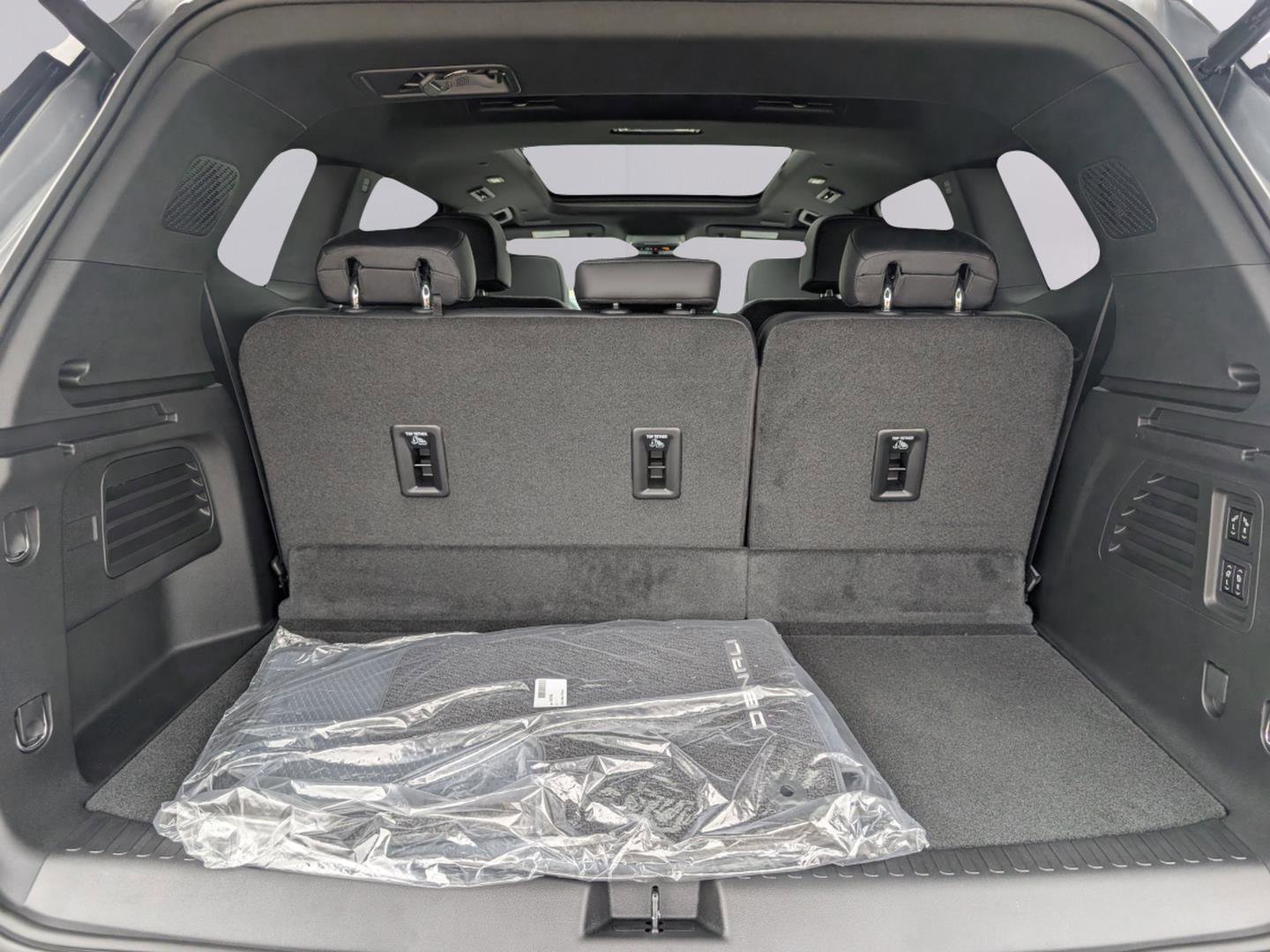 New 2026 GMC Acadia Denali w/ Super Cruise Package image 9