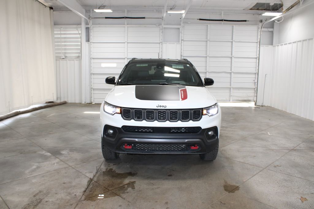 Used 2025 Jeep Compass Trailhawk AWD/4WD image 3