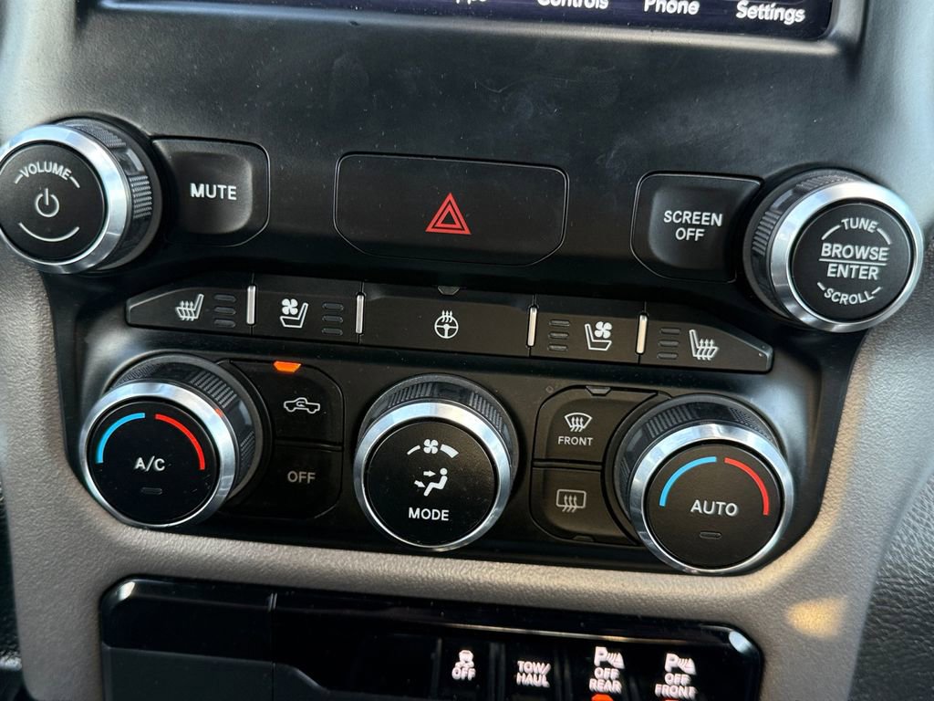 Used 2020 RAM 1500 Laramie w/ Sport Appearance Package AWD/4WD image 17