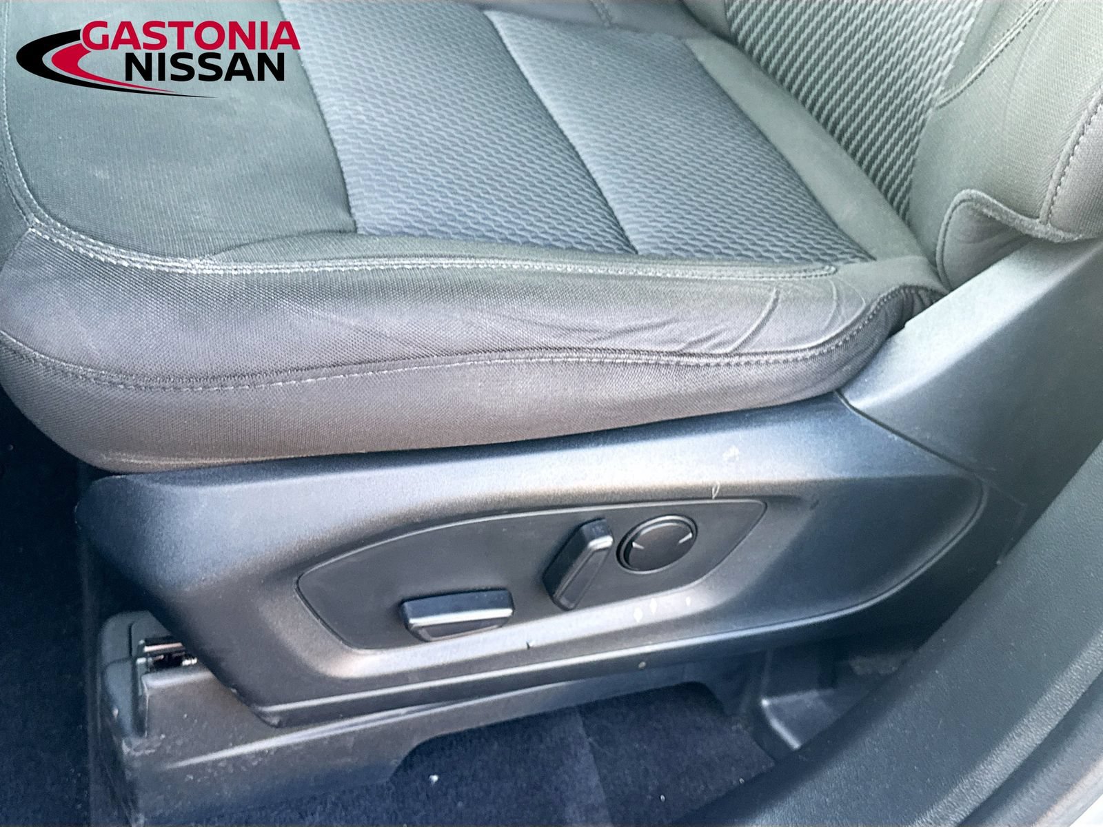 Used 2023 Ford Explorer XLT AWD/4WD image 25