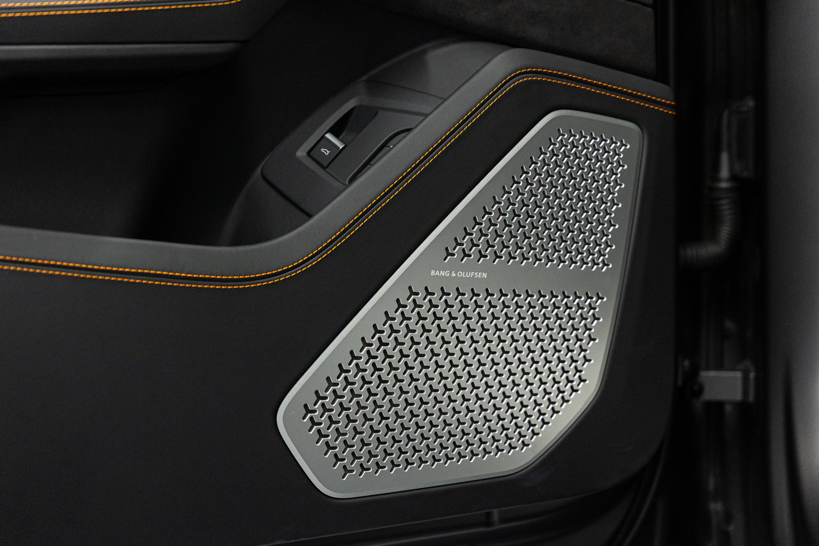 Used 2022 Lamborghini Urus AWD/4WD image 53