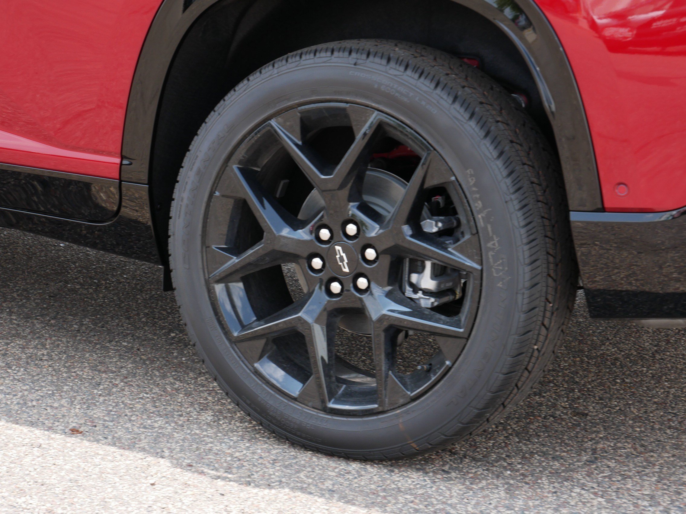 New 2026 Chevrolet Traverse RS w/ LPO, Floor Liner Package AWD/4WD image 3