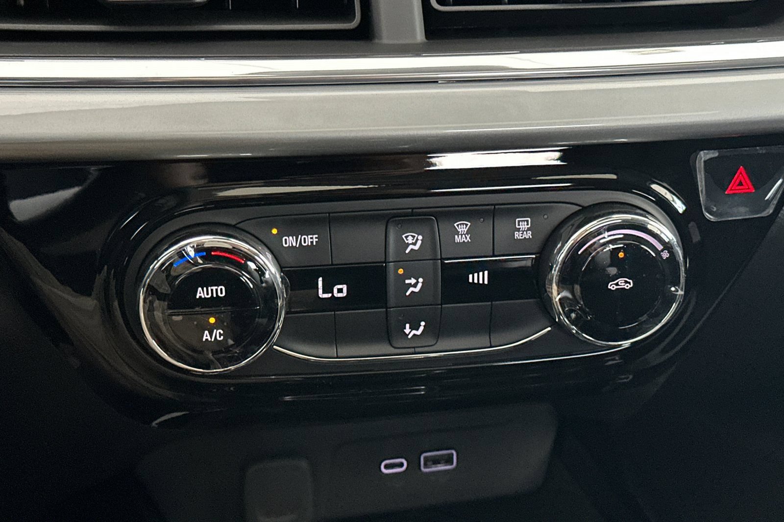 New 2026 Chevrolet Trax LT w/ Sunroof Package FWD image 20