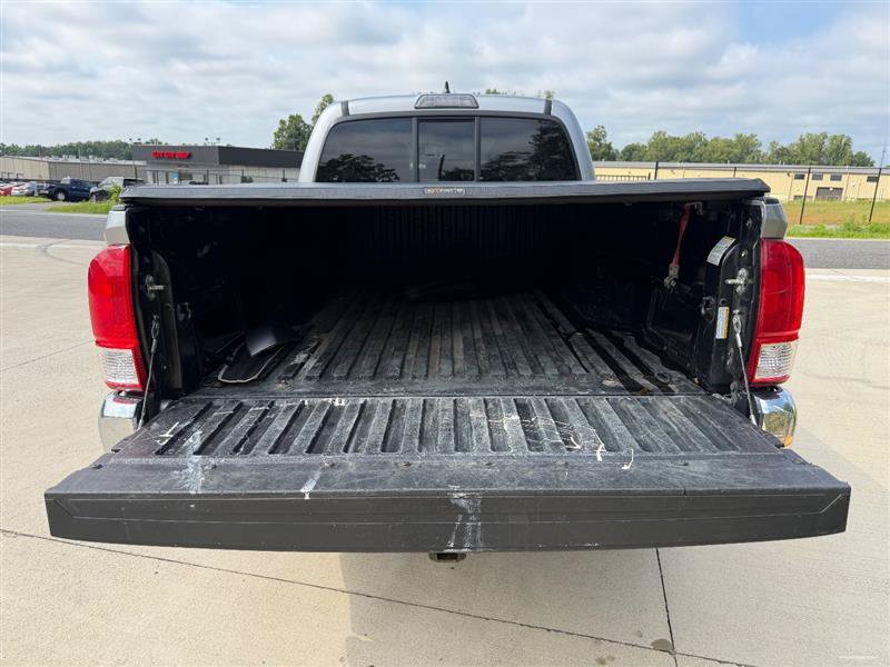 Used 2017 Toyota Tacoma SR5 w/ Tow Package AWD/4WD image 7