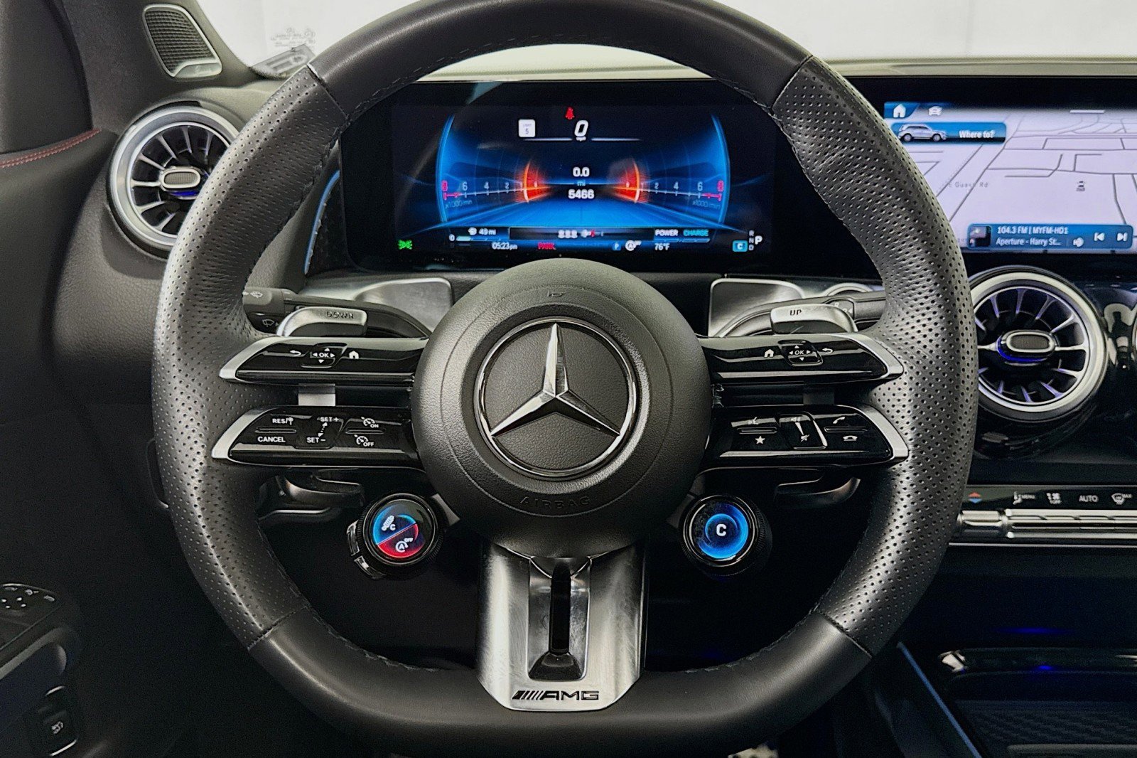 Certified 2025 Mercedes-Benz GLB 35 AMG 4MATIC image 19