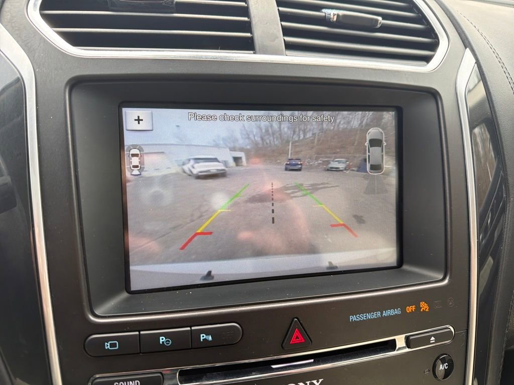 Used 2017 Ford Explorer Platinum image 19