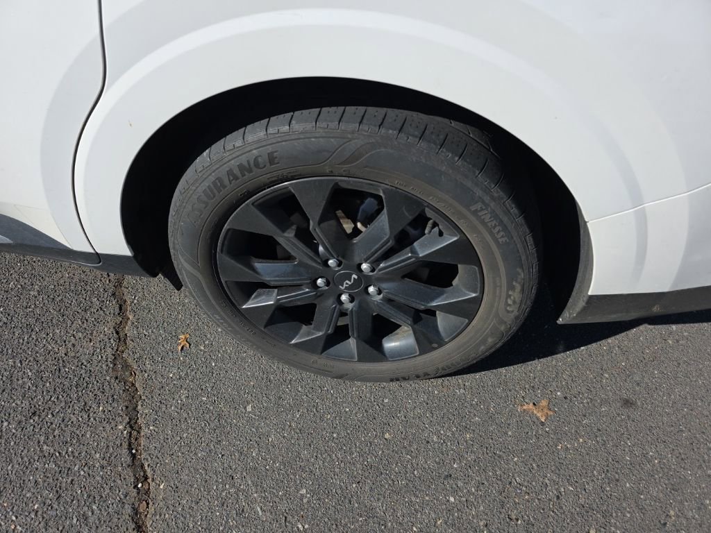 Used 2023 Kia Carnival SX image 8