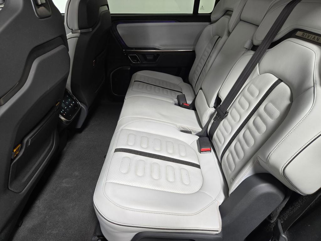 Used 2023 Rivian R1S Launch Edition image 28