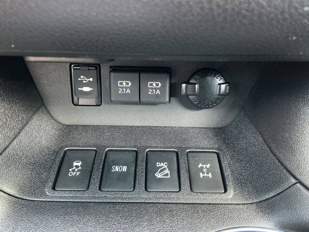 Used 2019 Toyota Highlander XLE AWD/4WD image 30