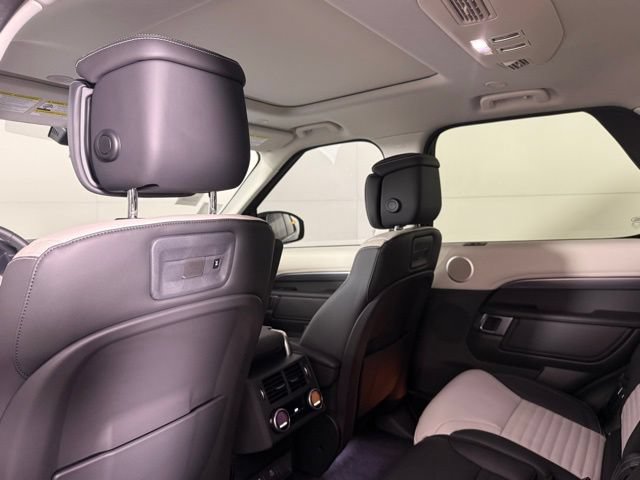 New 2025 Land Rover Discovery Metropolitan Edition AWD/4WD image 25
