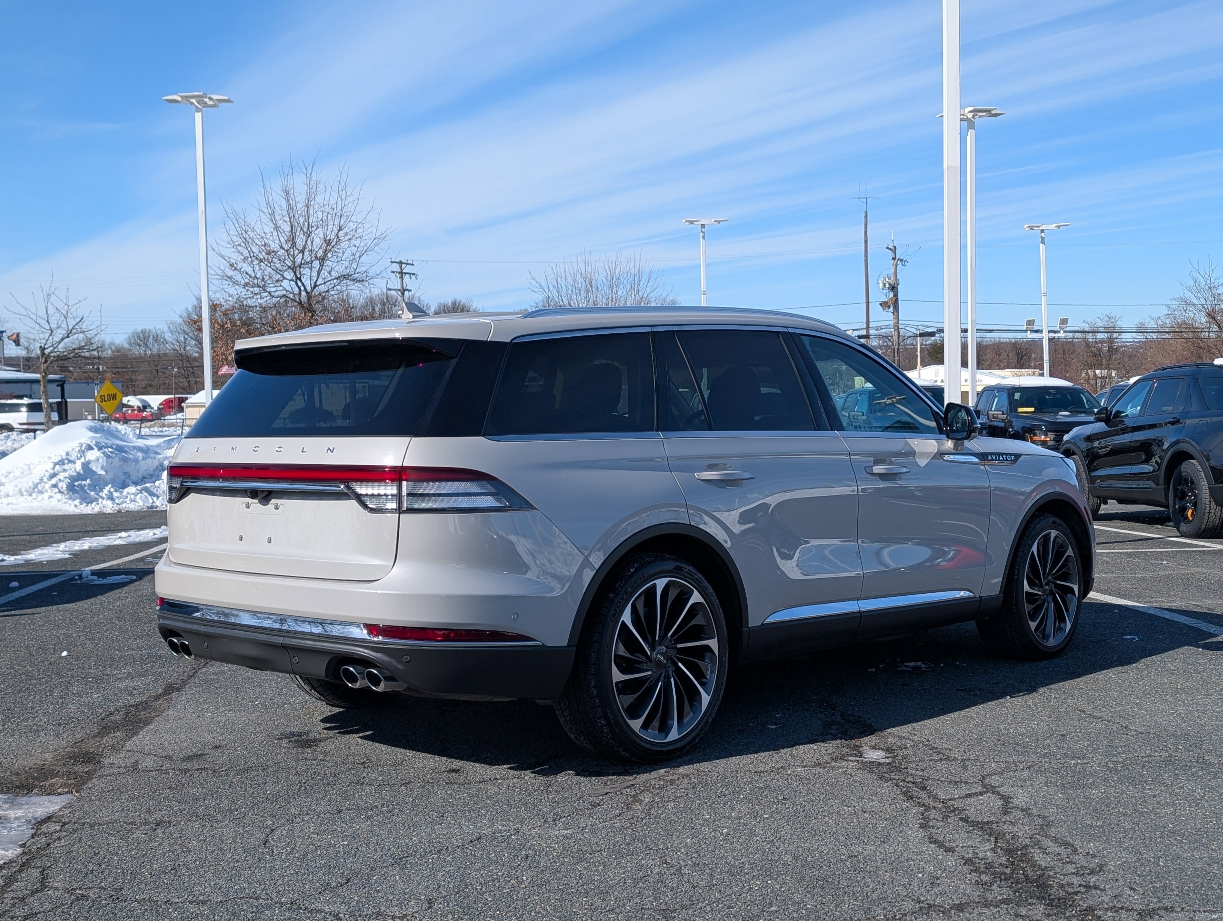 Used 2020 Lincoln Aviator Reserve w/ Equipment Group 202A image 3