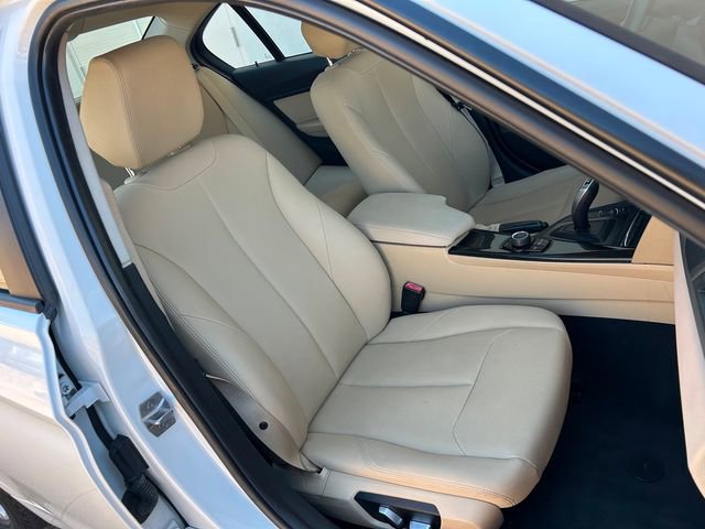 Used 2018 BMW 320i Sedan RWD image 10