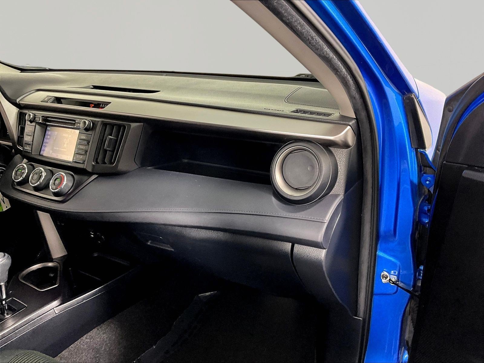 Used 2018 Toyota RAV4 LE w/ All Weather Liner Package FWD image 26