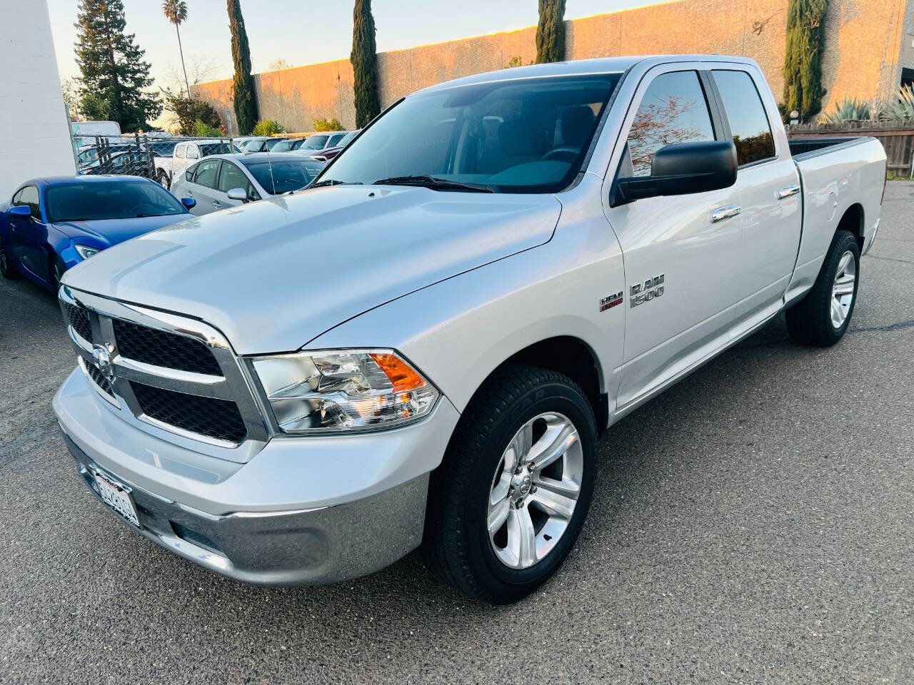 Used 2018 RAM 1500 Classic SLT AWD/4WD image 1