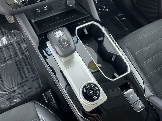 Used 2025 Mitsubishi Outlander SE image 32