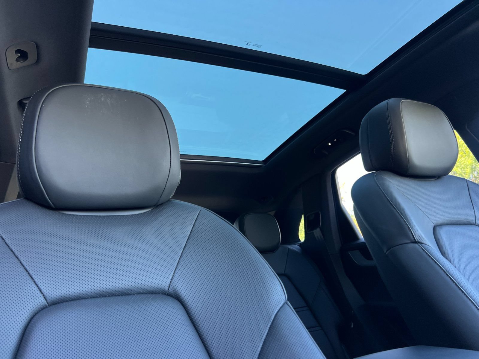 New 2025 Porsche Cayenne S AWD/4WD image 17
