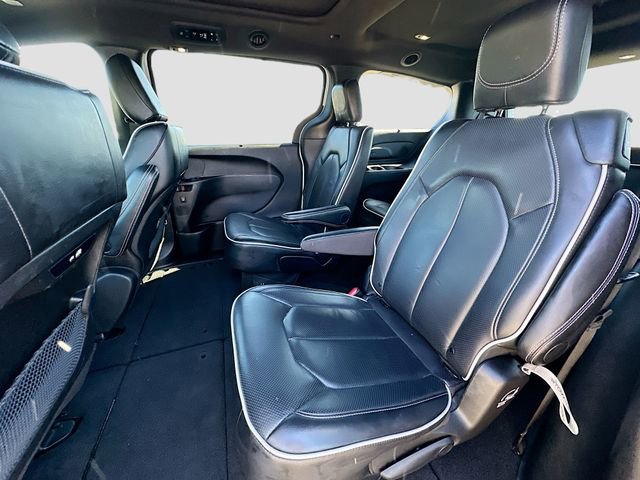 Used 2025 Chrysler Pacifica Limited image 23