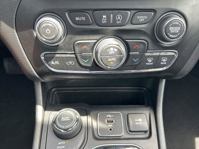 Certified 2023 Jeep Cherokee Altitude Lux w/ Lux Elite Package AWD/4WD image 44