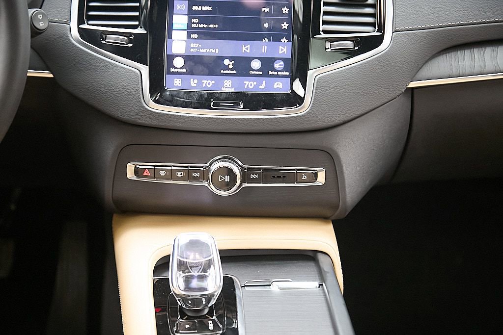 Certified 2024 Volvo XC90 T8 Ultimate w/ Protection Package image 33