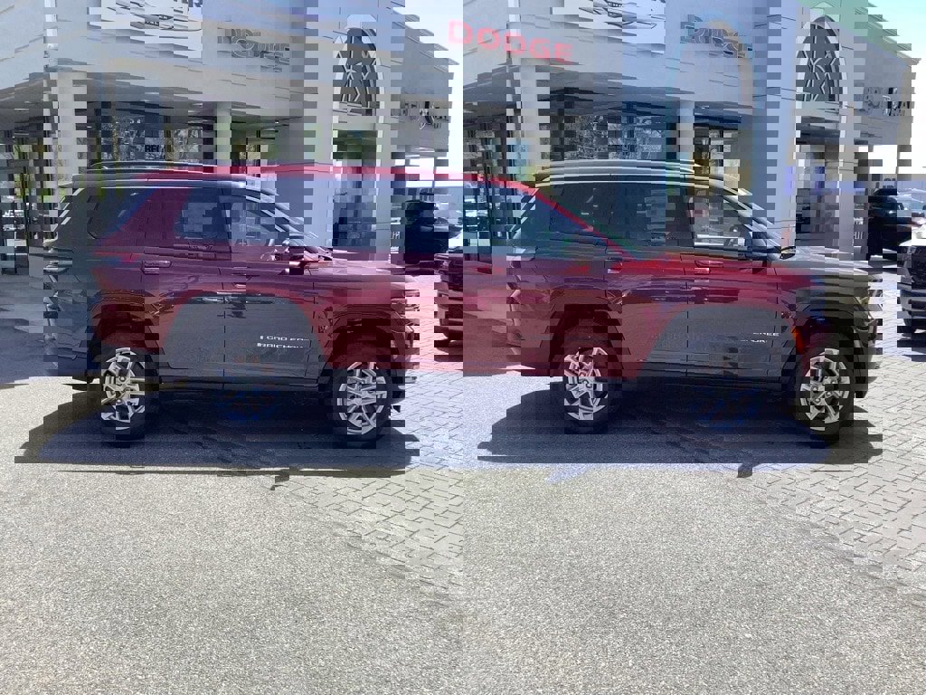 New 2025 Jeep Grand Cherokee L Laredo w/ Luxury Tech Group I image 3