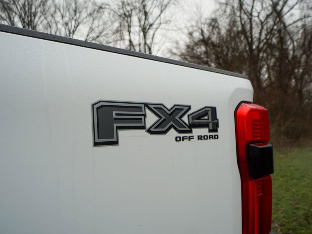 Used 2023 Ford F250 Lariat w/ Black Appearance Package image 12