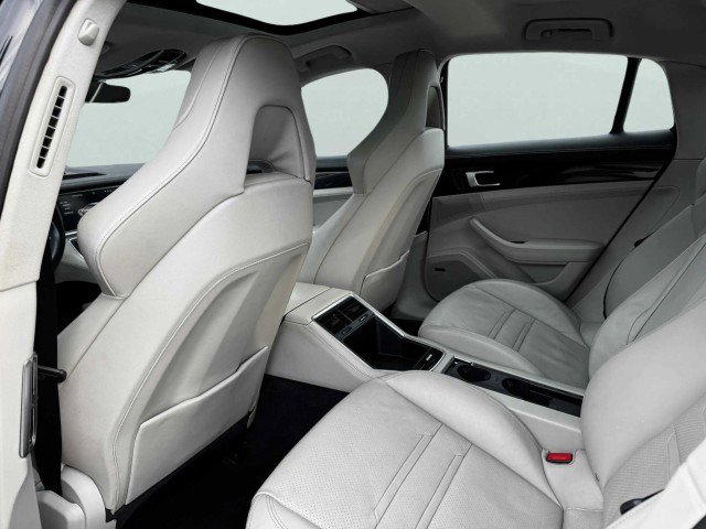 Used 2017 Porsche Panamera image 40