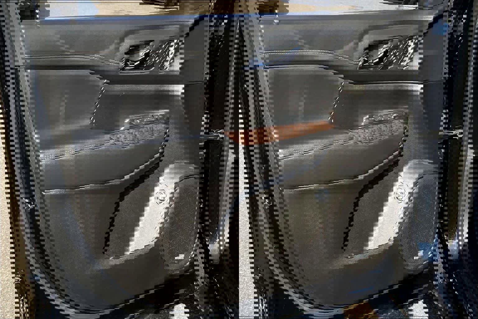 Used 2023 GMC Acadia Denali w/ Denali Ultimate Package image 20