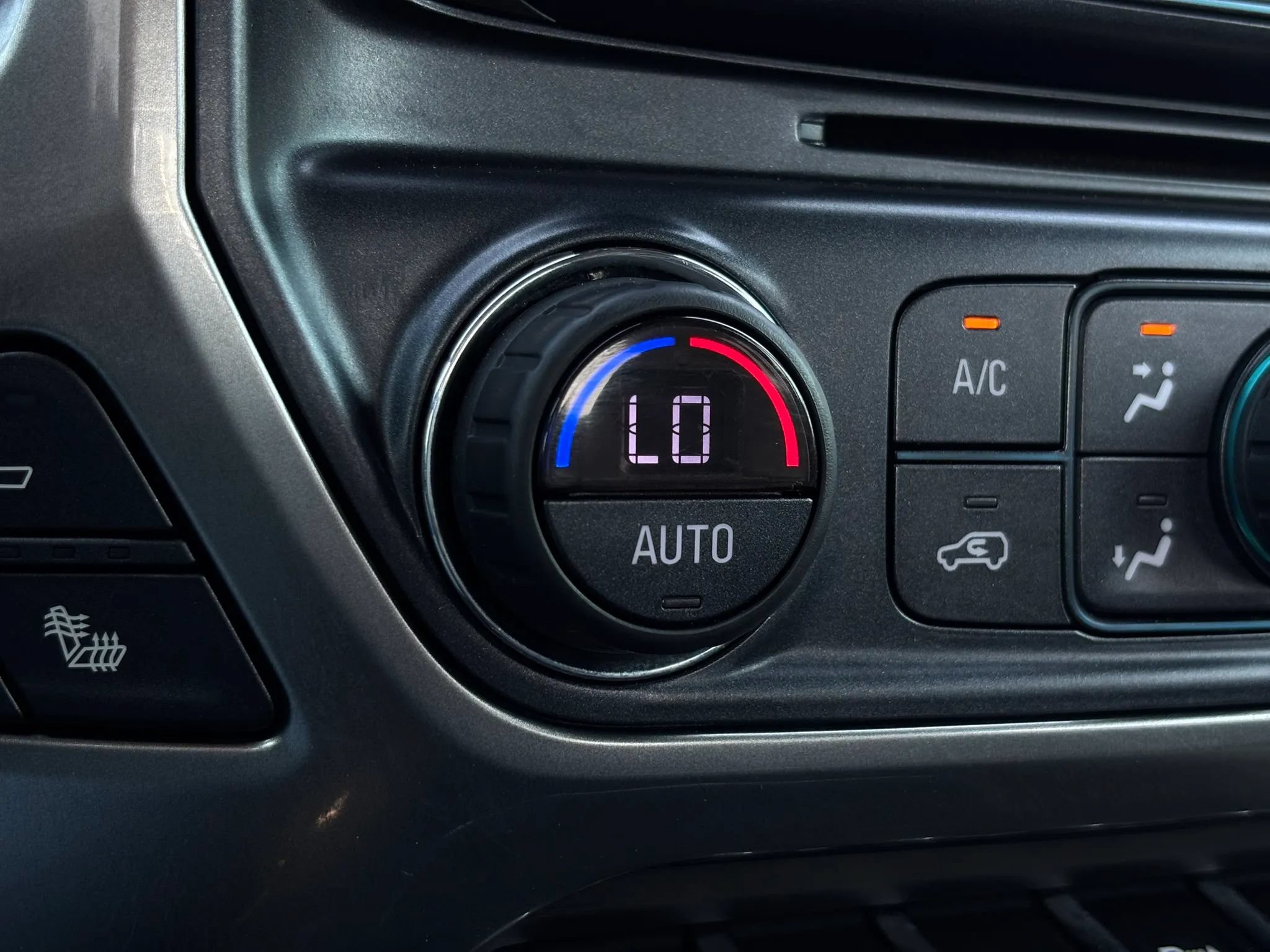 Used 2019 Chevrolet Silverado 2500 LTZ w/ Duramax Plus Package AWD/4WD image 41