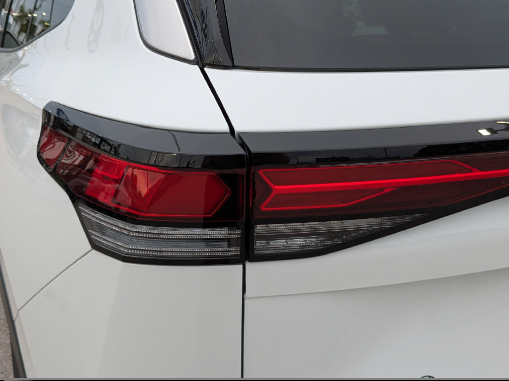 Certified 2025 Volkswagen Tiguan S FWD image 8