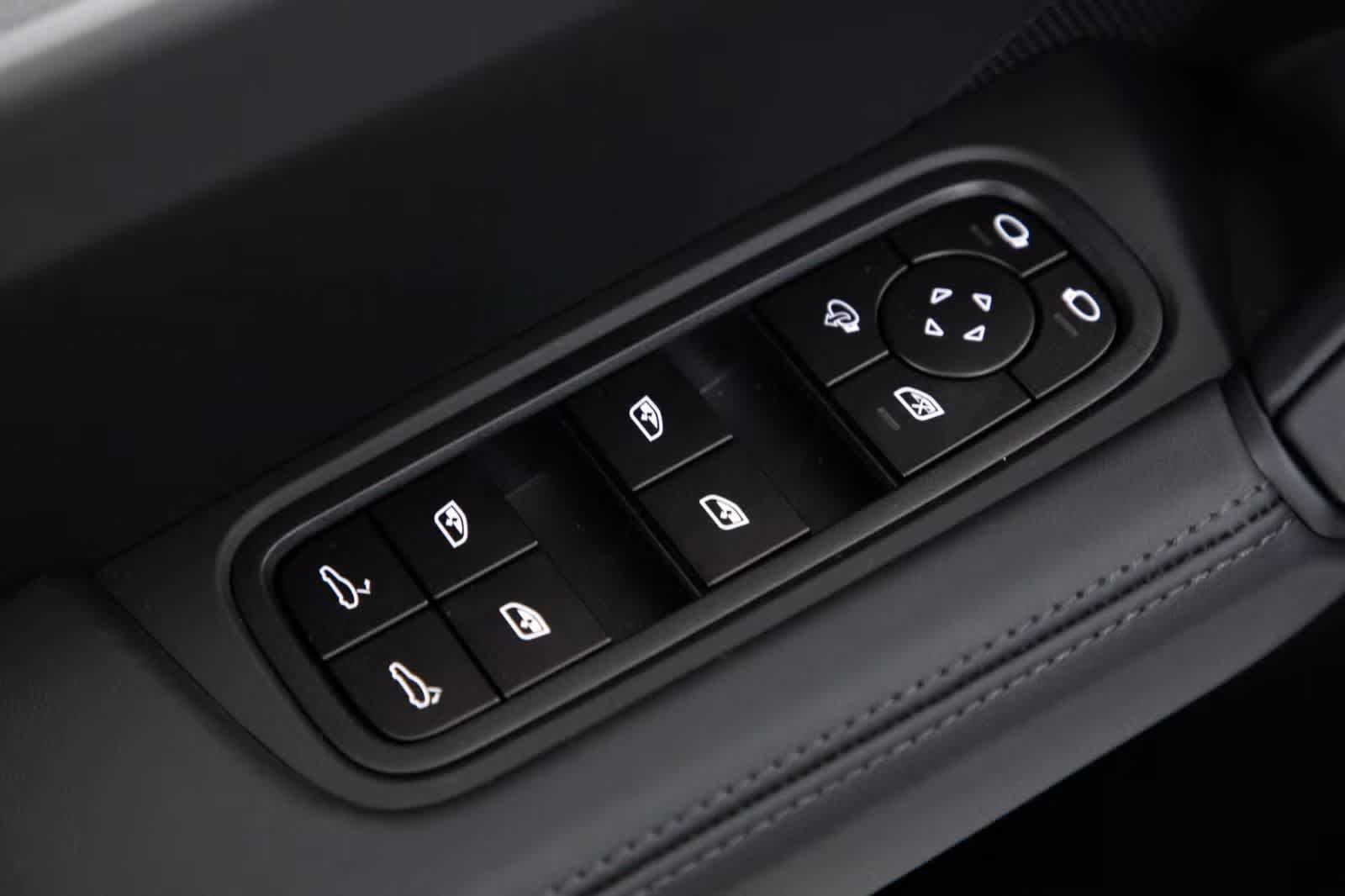 Certified 2025 Porsche Cayenne S AWD/4WD image 24