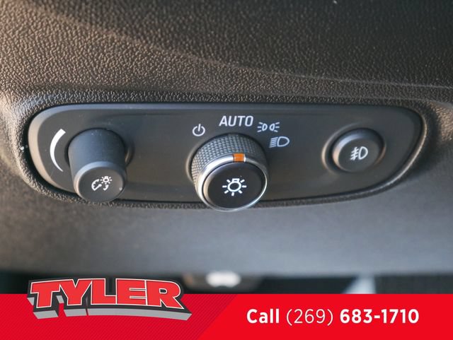 Used 2020 Chevrolet Equinox LT w/ Driver Convenience Package FWD image 24