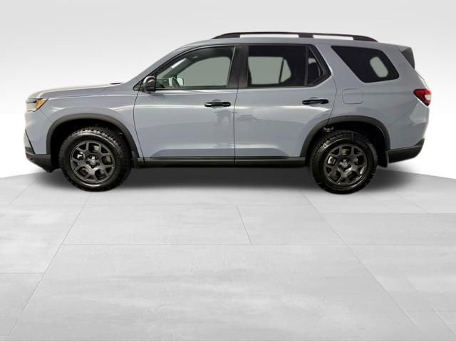 Certified 2025 Honda Pilot TrailSport image 5