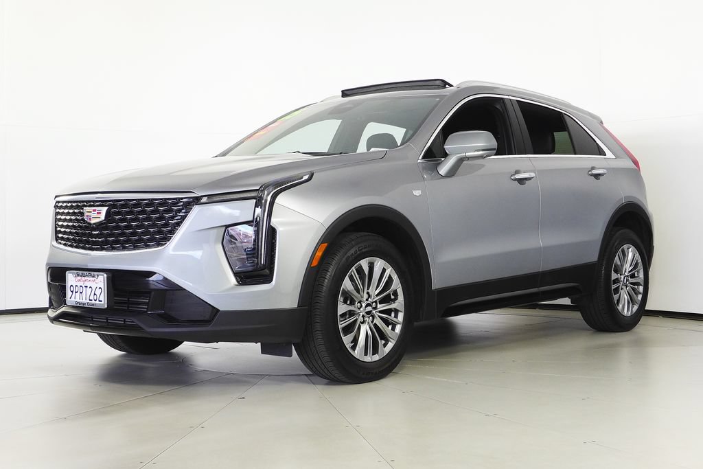 Used 2025 Cadillac XT4 Premium Luxury FWD image 2