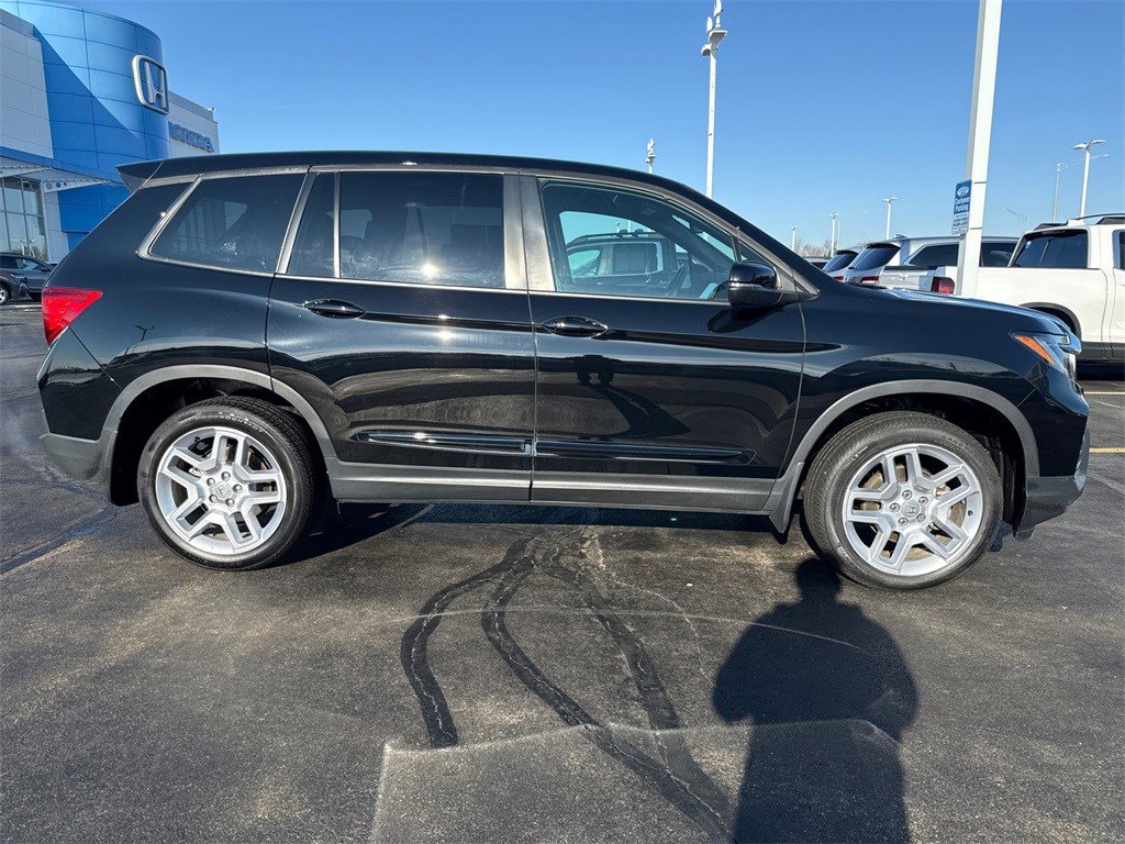 Certified 2025 Honda Passport EX-L image 4