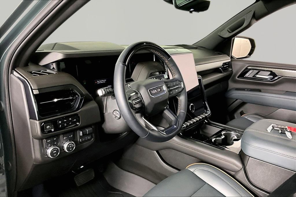 Used 2025 GMC Yukon AT4 w/ AT4 Premium Plus Package AWD/4WD image 16