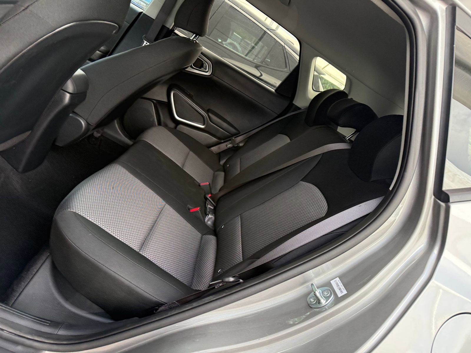 Used 2025 Kia Soul LX w/ LX Technology Package FWD image 34
