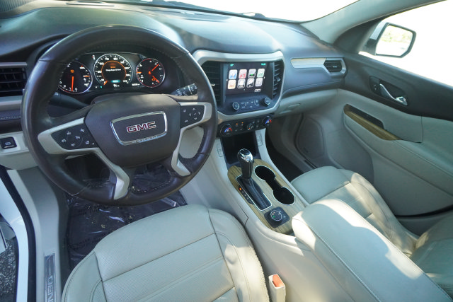 Used 2017 GMC Acadia Denali w/ Technology Package FWD image 22